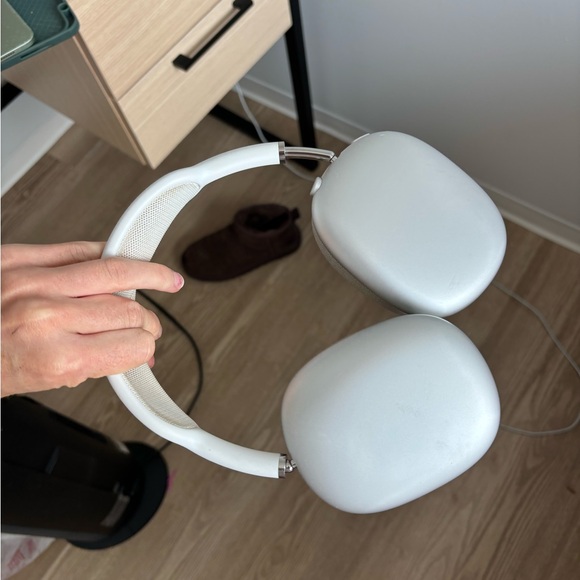 AirPod Max Headphones - Picture 1 of 3